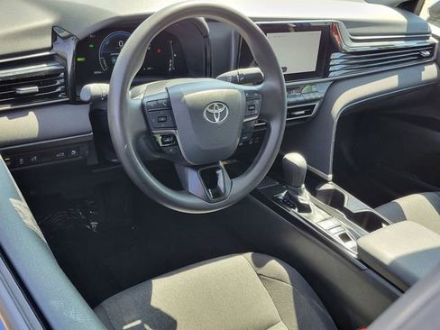 Used 2025 Toyota Camry LE FWD image 5