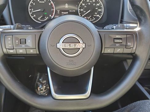 Used 2022 Nissan Rogue S image 17