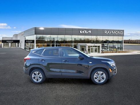 Certified 2024 Kia Seltos LX AWD/4WD image 2