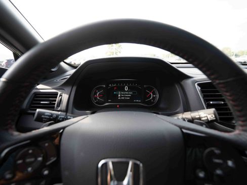 Used 2025 Honda Passport Black Edition image 15