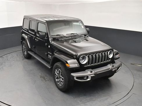 Used 2024 Jeep Wrangler Unlimited Sahara w/ Technology Group AWD/4WD image 12