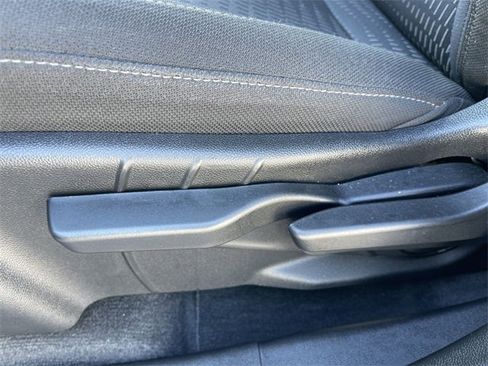 Used 2025 Chevrolet Equinox LT image 12