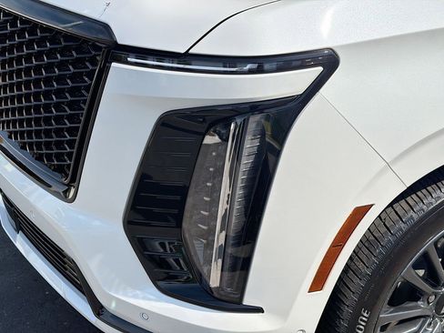 Certified 2025 Cadillac Escalade ESV Sport Platinum AWD/4WD image 6
