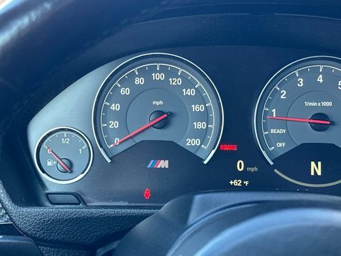 Used 2015 BMW M4 Convertible image 29