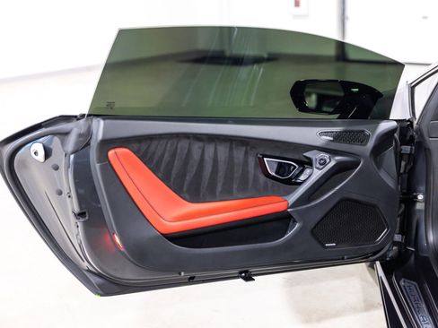Used 2021 Lamborghini Huracan EVO RWD image 28
