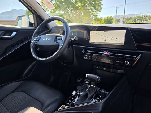 Certified 2023 Kia Niro EX Touring FWD image 16