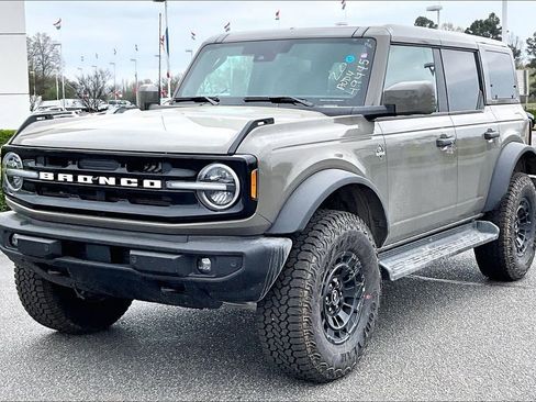 New 2026 Ford Bronco Outer Banks w/ Sasquatch Package AWD/4WD image 2