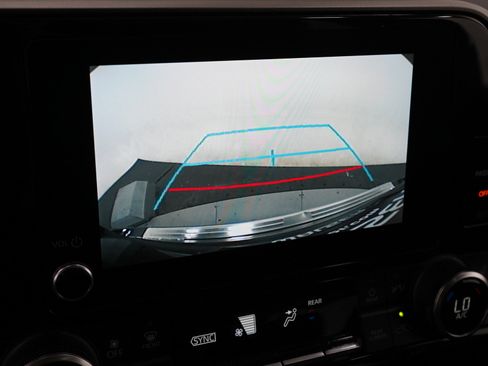 Used 2023 Toyota Highlander XLE AWD/4WD image 22