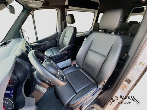 Used 2022 Mercedes-Benz Sprinter 2500 image 11