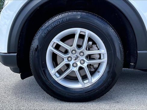 Certified 2025 Ford Explorer Active AWD/4WD image 9