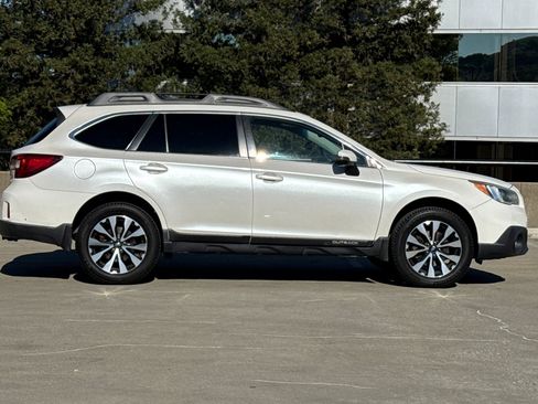 Used 2015 Subaru Outback 3.6R Limited image 8