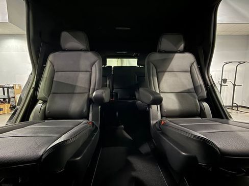 Certified 2025 GMC Yukon Denali image 28