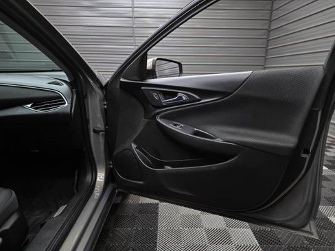 Used 2017 Chevrolet Malibu LT FWD image 32