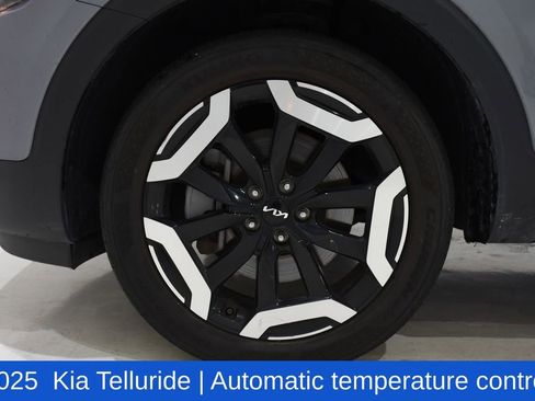Used 2025 Kia Telluride S FWD image 6