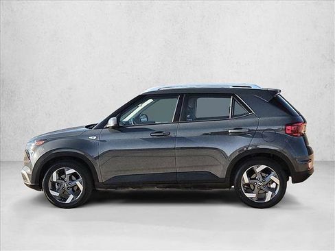 Used 2025 Hyundai Venue SEL FWD image 9