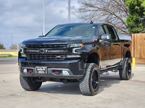 Used 2021 Chevrolet Silverado 1500 LT Trail Boss w/ Convenience Package II image 3