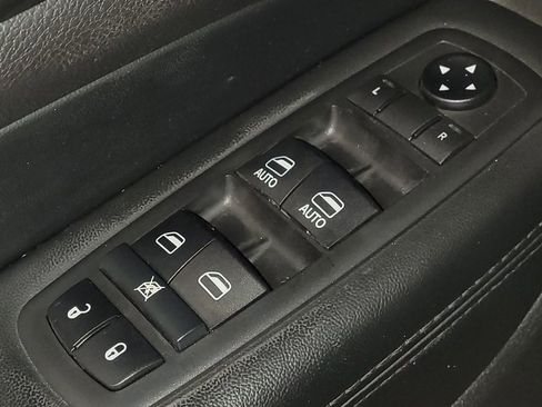 Used 2019 Jeep Grand Cherokee Laredo AWD/4WD image 27