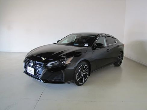 Used 2023 Nissan Altima 2.5 SR FWD image 1