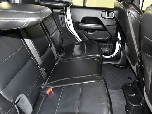 Used 2020 Jeep Wrangler Unlimited Sahara AWD/4WD image 45