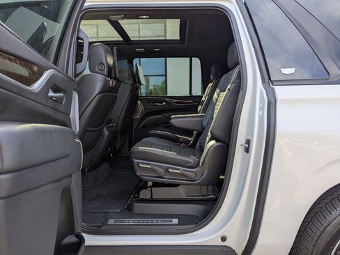 Used 2022 Cadillac Escalade ESV Sport Platinum image 42