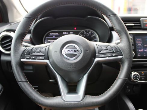 Used 2021 Nissan Versa SR FWD image 18