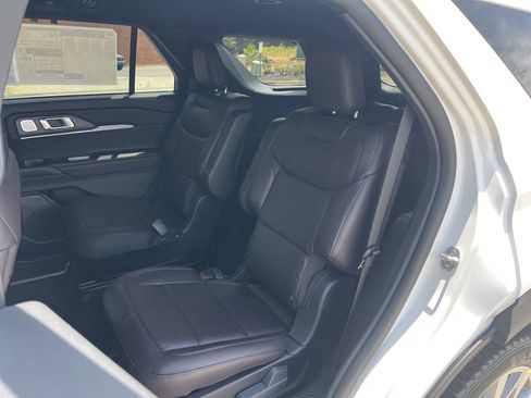 New 2026 Ford Explorer Platinum RWD image 17