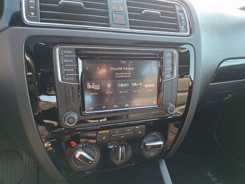 Used 2018 Volkswagen Jetta Sport image 3