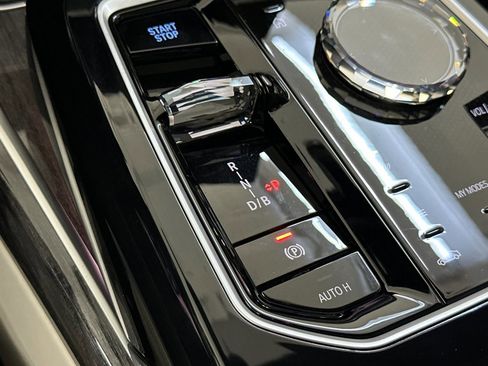 Used 2025 BMW i7 eDrive50 w/ Executive Package image 18