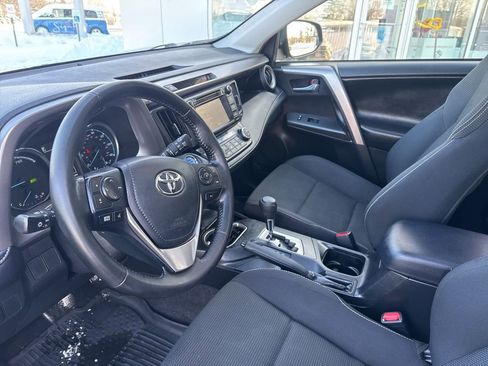 Used 2018 Toyota RAV4 XLE image 10