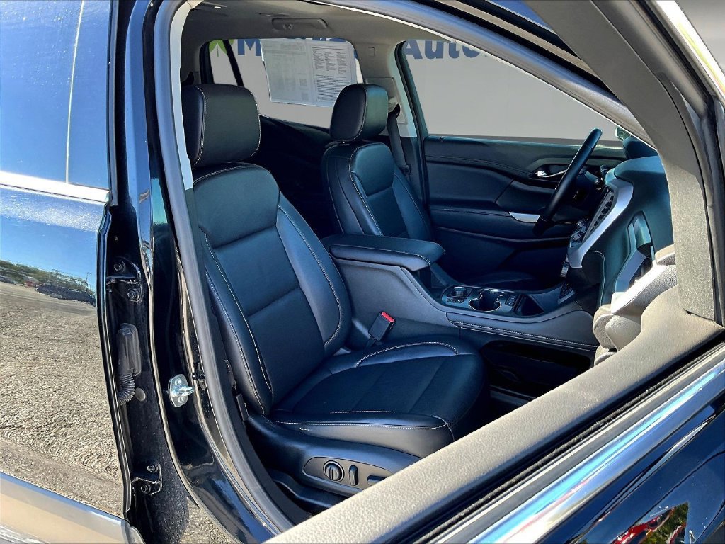 Used 2023 GMC Acadia SLT w/ Technology Package AWD/4WD image 33