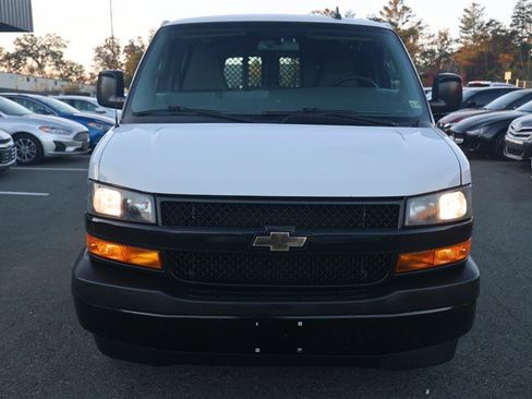 Used 2018 Chevrolet Express 2500 w/ Driver Convenience Package RWD image 7
