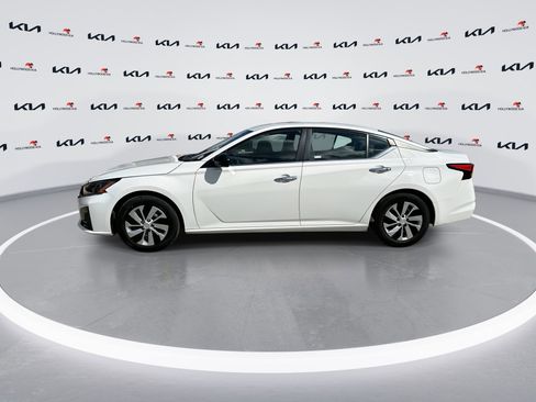Used 2024 Nissan Altima 2.5 S FWD image 5