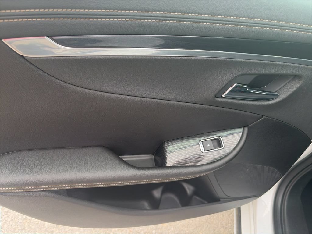 Used 2019 Chevrolet Impala LT FWD image 12