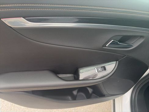 Used 2019 Chevrolet Impala LT FWD image 12