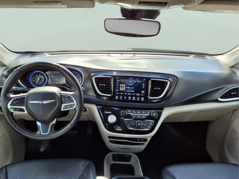 Used 2020 Chrysler Pacifica Touring-L Plus w/ Tire & Wheel Group image 13