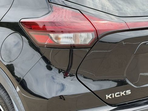 Used 2022 Nissan Kicks S FWD image 4