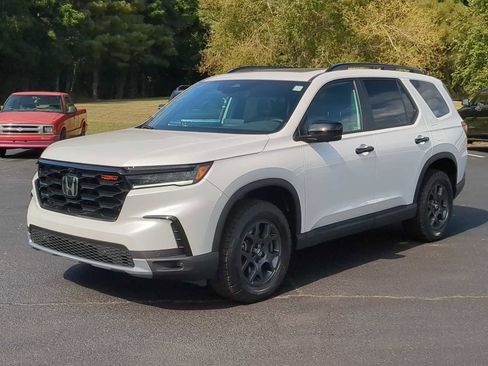 New 2025 Honda Pilot TrailSport image 4