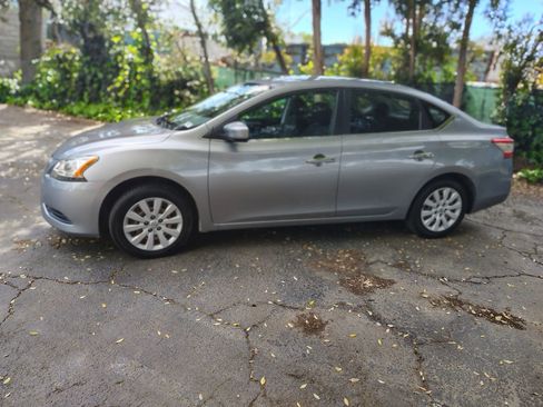 Used 2013 Nissan Sentra SV image 2