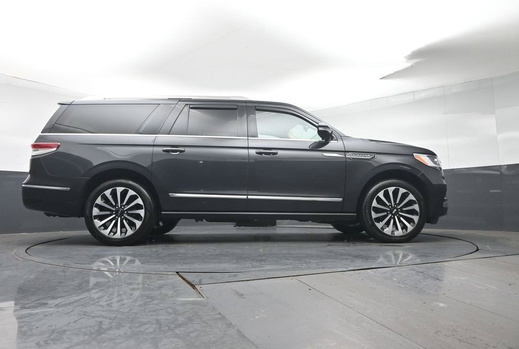 Used 2022 Lincoln Navigator L Reserve AWD/4WD image 34