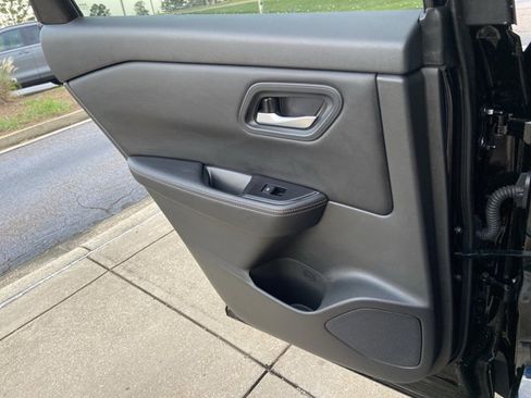 Used 2024 Nissan Rogue SV image 49