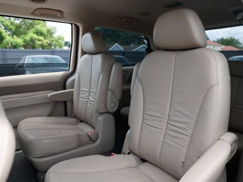 Used 2011 Kia Sedona EX w/ Luxury Pkg FWD image 11