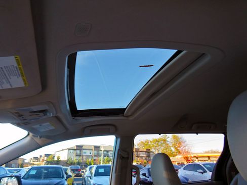 Used 2020 Toyota Sienna XLE image 33