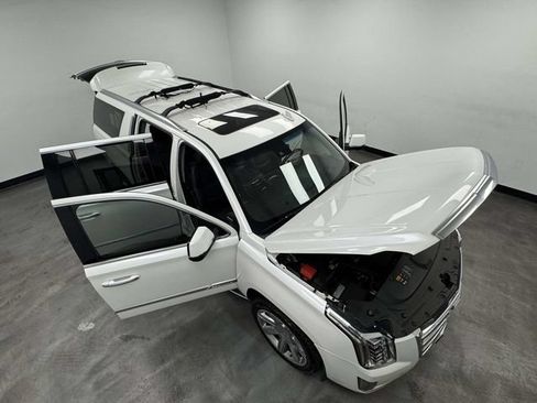 Used 2016 Cadillac Escalade ESV Luxury AWD/4WD image 13