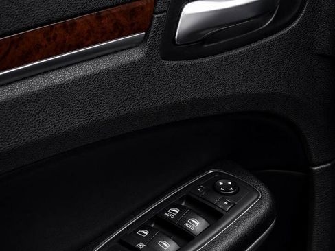 Used 2012 Chrysler 300 Limited RWD image 18
