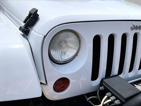 Used 2013 Jeep Wrangler Unlimited Sahara w/ Connectivity Group AWD/4WD image 25