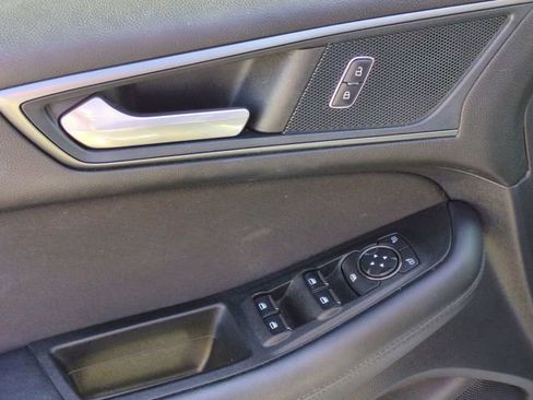 Used 2019 Ford Edge SE image 10