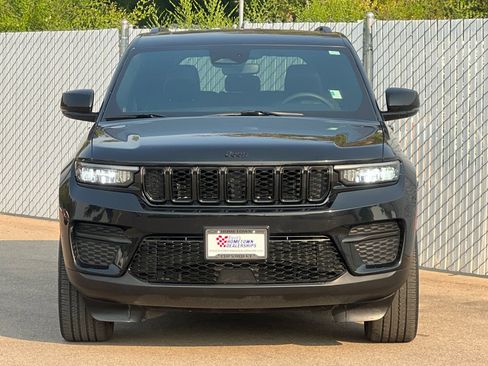 Used 2024 Jeep Grand Cherokee Altitude AWD/4WD image 6