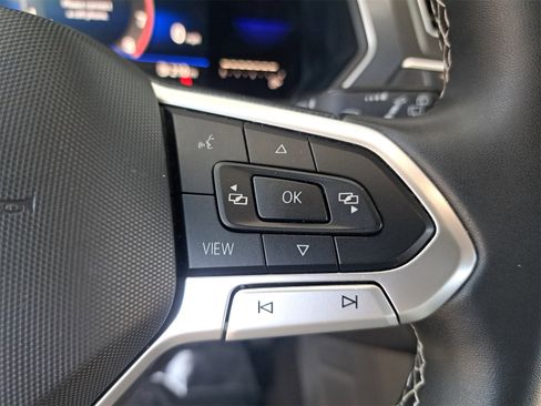 Certified 2022 Volkswagen Tiguan SE image 21