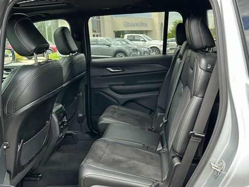 Used 2024 Jeep Grand Cherokee L Altitude AWD/4WD image 24