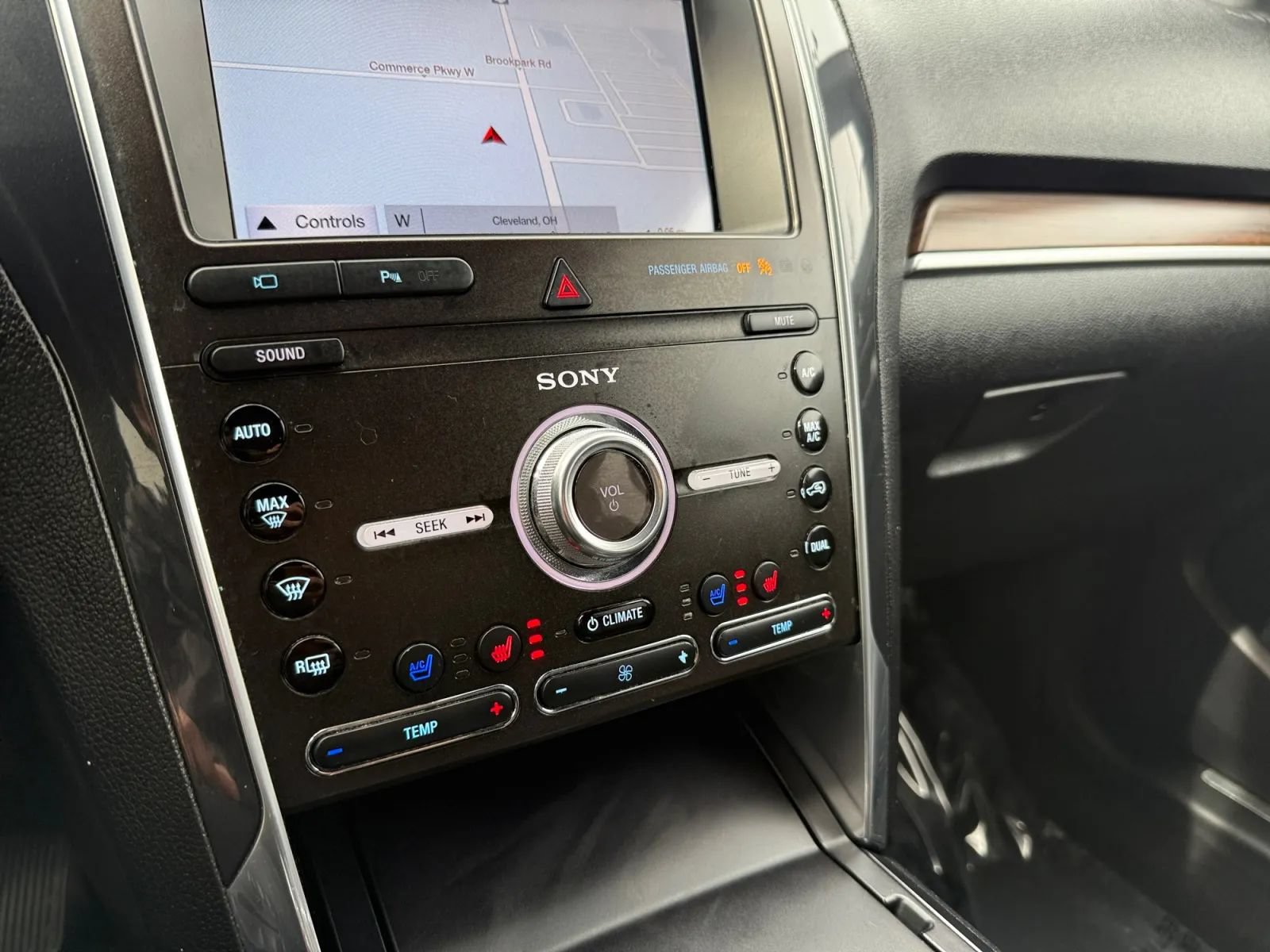 Used 2019 Ford Explorer Limited w/ Class III Trailer Tow Package AWD/4WD image 35